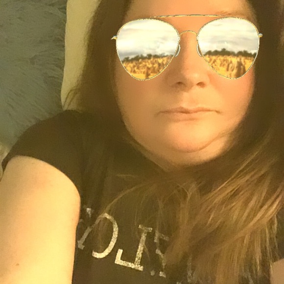 Meet your Posher, Lori - Picture 1 of 1